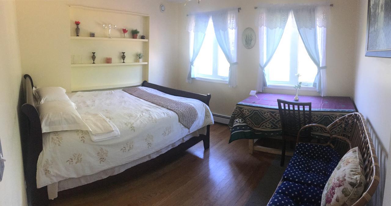 Youth Hostel ชาร์ลอตต์ทาวน์ ภายนอก รูปภาพ